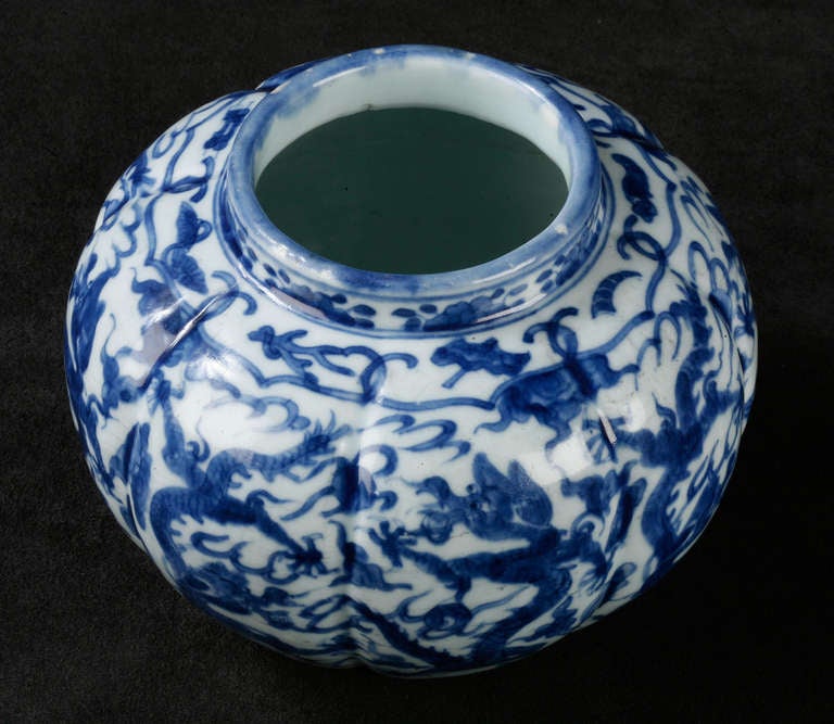 Chinese Blue And White Lobed  Dragon Jar In Excellent Condition For Sale In Wilton, CT
