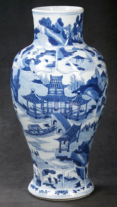 18th Century and Earlier Fine Chinese Blue And White Baluster Vase