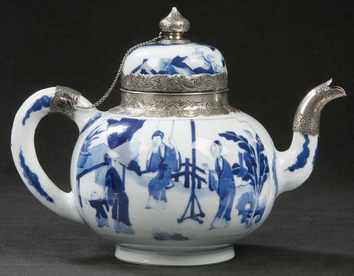 Chinese Blue and White Export Teapot In Excellent Condition For Sale In Wilton, CT