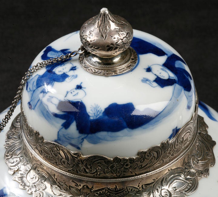 Chinese Blue and White Export Teapot For Sale 1