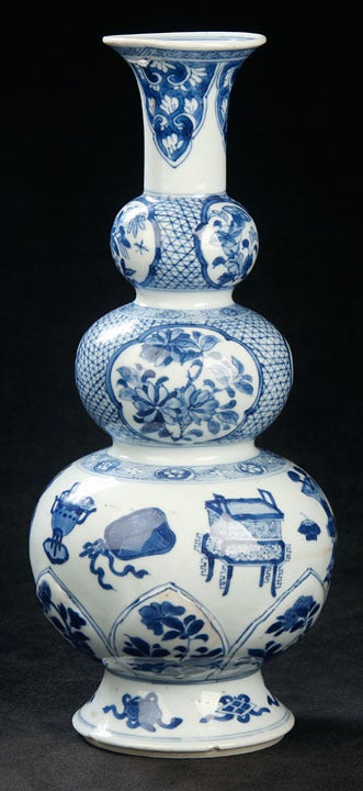 18th Century and Earlier Chinese Blue And White Triple Gourd-Shaped Vase For Sale