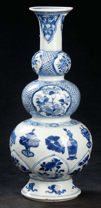 Chinese Blue And White Triple Gourd-Shaped Vase For Sale 1