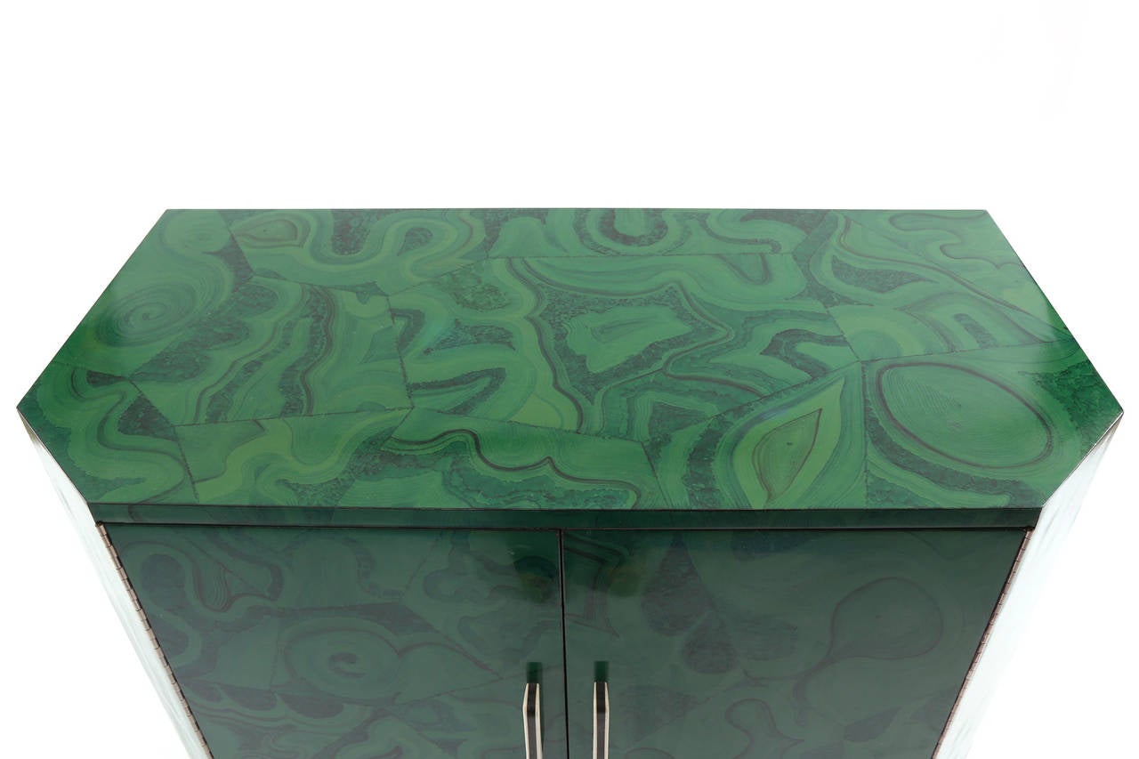 Dipinto a mano Cassapanca in malachite verde e bachelite dipinta a mano in vendita