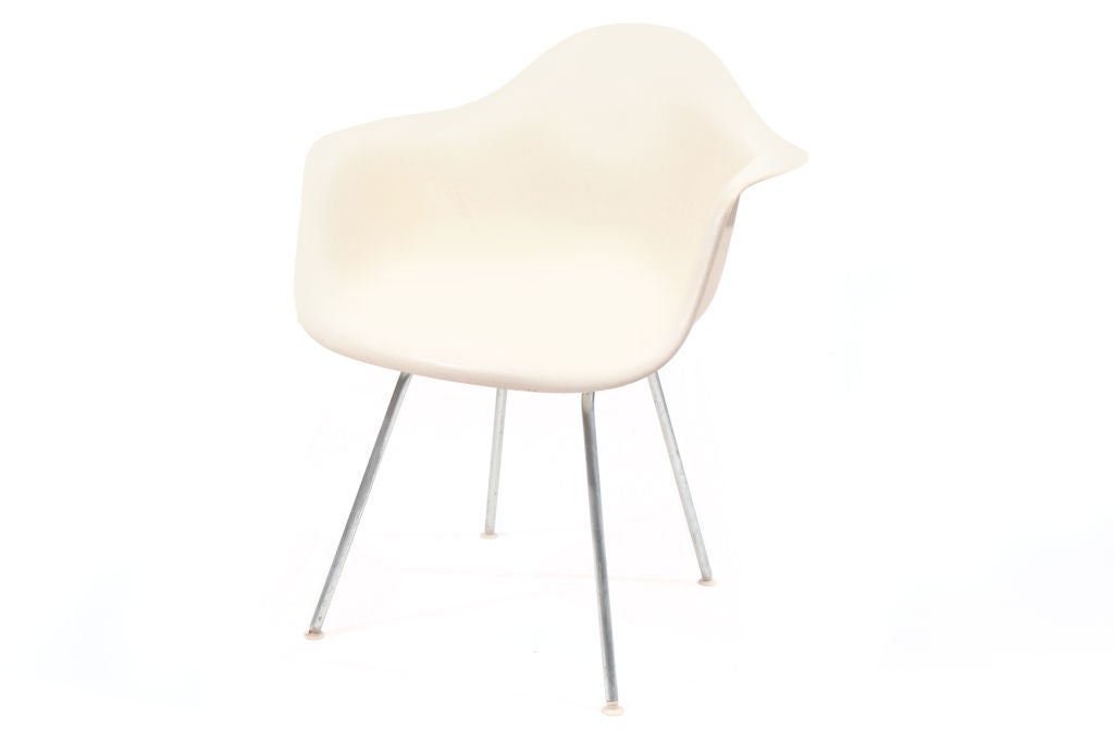 4 Porcelain White Eames Herman Miller Shell Chairs