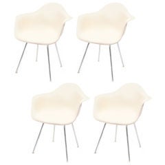 4 Porcelain White Eames Herman Miller Shell Chairs