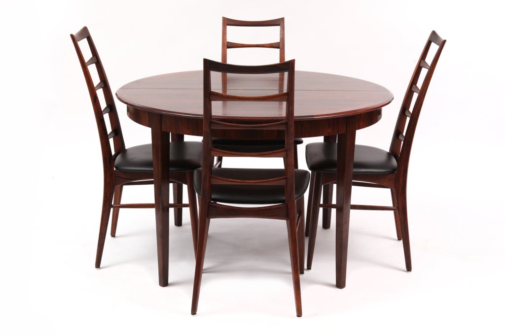Stunning Dyrlund Rosewood Dining Table For Sale at 1stDibs