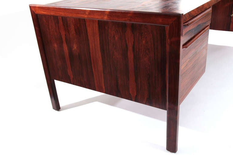 Mid-20th Century Incredibly Grained Rosewood Executive Desk