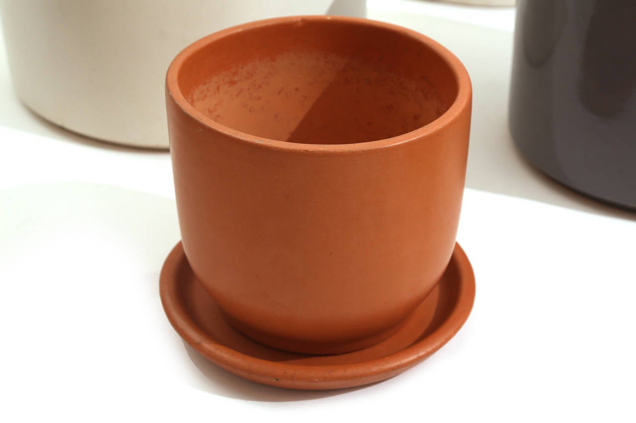 13 ceramic outdoor pots by Gainey, circa early 1960s. These examples range in size from 6