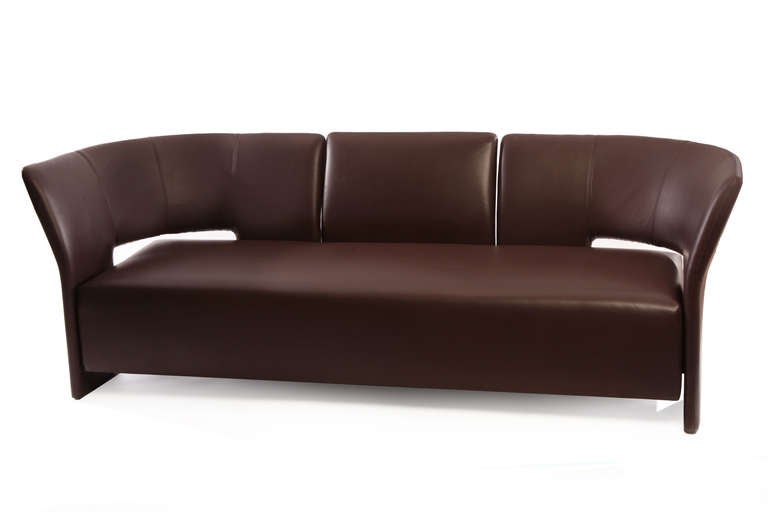 Erik Jorgensen leather 'Pelican' sofa, circa mid-1970s. This unusual example has a stunning sculptural form that has been newly upholstered in a supple chocolate-brown leather.
Looks great from all sides.