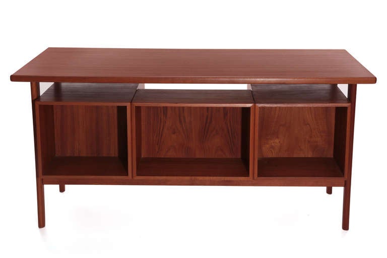 Floating Teak Desk by Kai Kristiansen In Good Condition In Phoenix, AZ