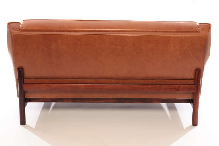 Mid-20th Century Gorgeous Caramel Leather and Rosewood Danish Loveseat