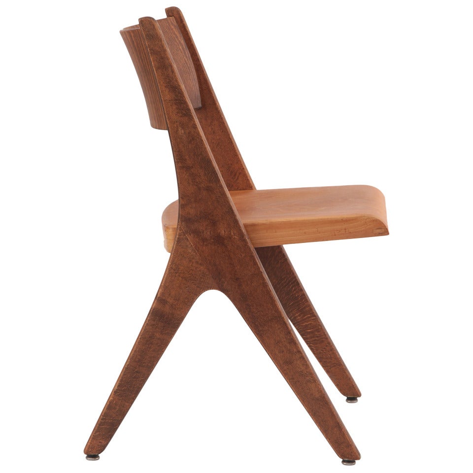 29 skulpturale Stühle aus Buchenholz von Casala