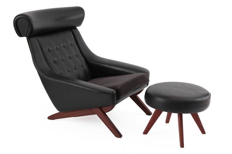 Striking Illum Wikkelsø lounge chair and ottoman, circa early 1960s. This example is upholstered in its original vinyl upholstery and has a button tufted back sculptural scissor legs and charcoal gray velvet mohair seat. Ottoman has a great swirl