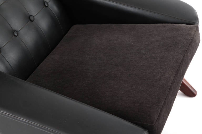 Striking Illum Wikkelsø Lounge Chair and Ottoman In Good Condition In Phoenix, AZ