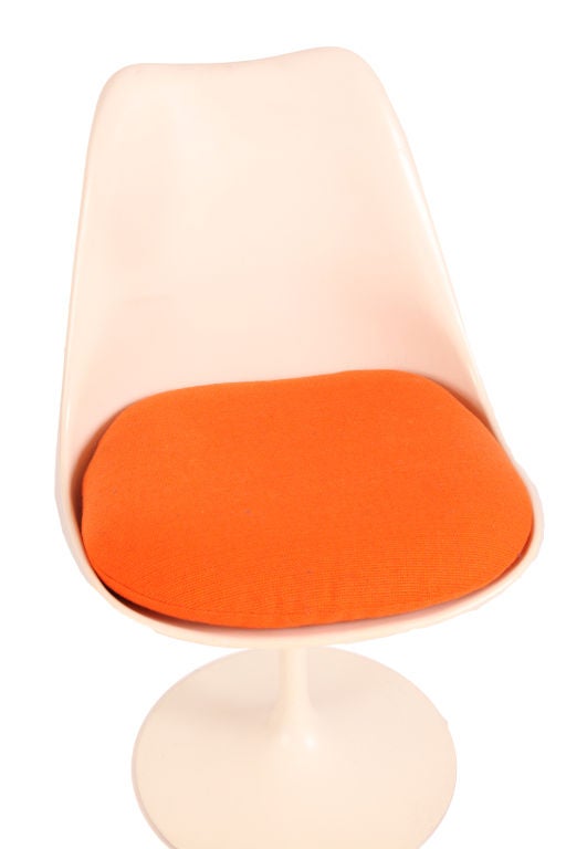 American 8 Eero Saarinen Knoll Tulip Chairs