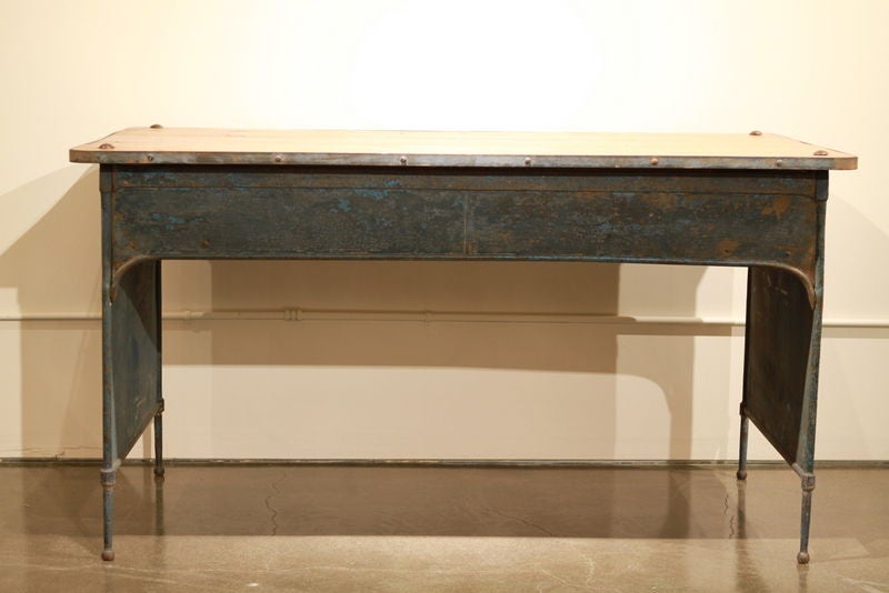 Paris Desk