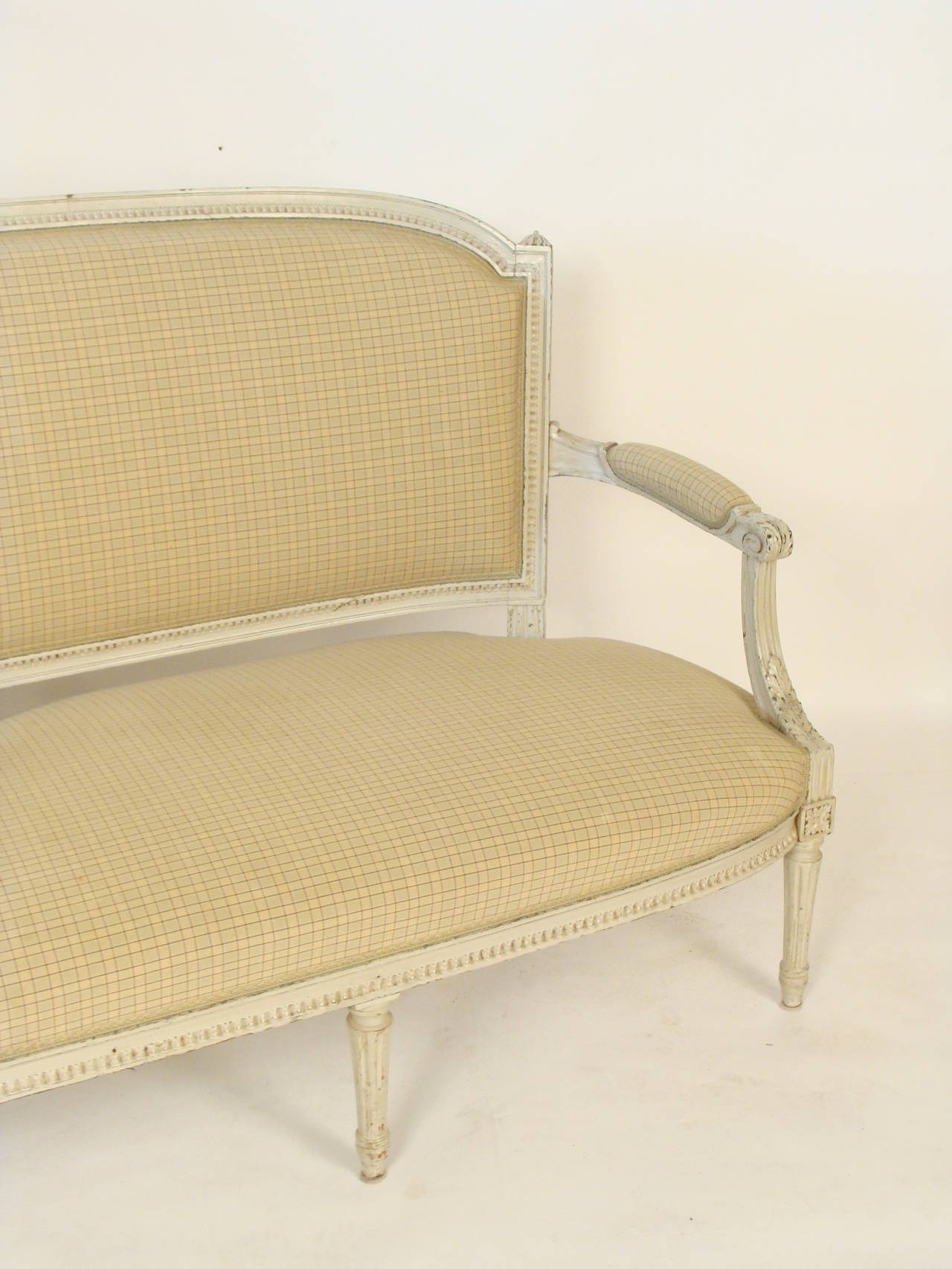 Louis XVI Style Painted Settee In Good Condition In Laguna Beach, CA