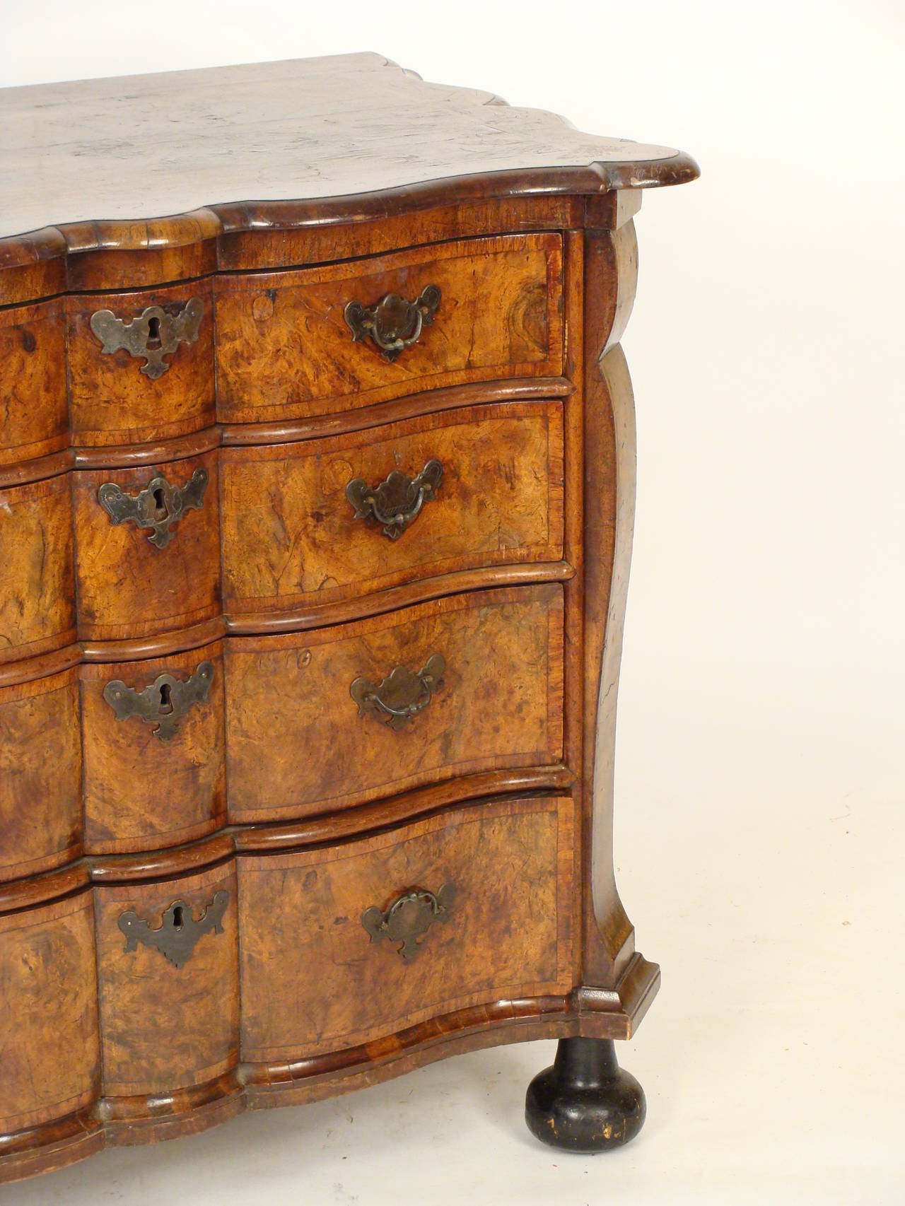 Dutch Burled Walnut Chest of Drawers In Good Condition In Laguna Beach, CA