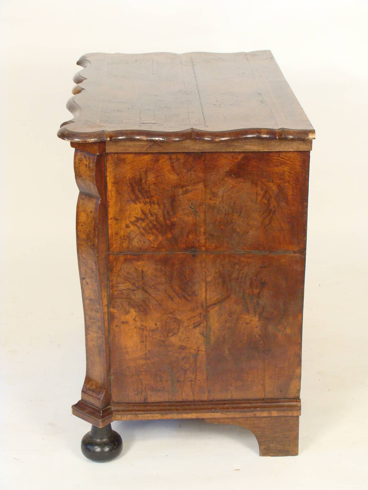 Dutch burled walnut double serpentine front chest of drawers, circa 1800. This chest of drawers has exquisite burled walnut on the front, top and sides. The brass hardware appears to be original.