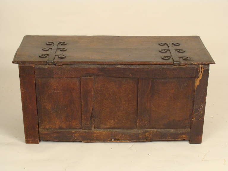 Antique Tudor Style Trunk In Good Condition In Laguna Beach, CA