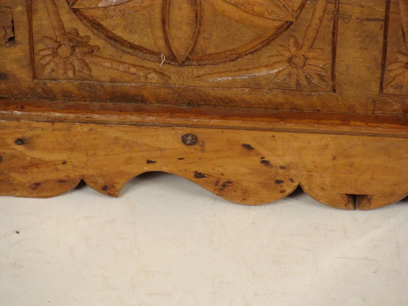 Small 18th century trunk 2