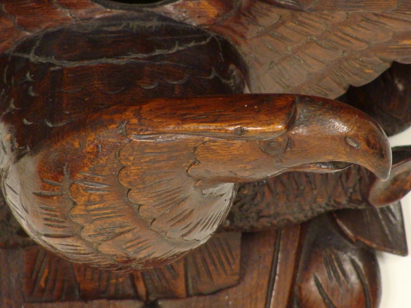 Soporte de pared con águila tallada en Bueno estado para la venta en Laguna Beach, CA