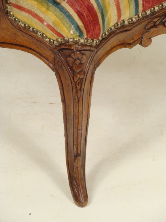 Louis XV Provinzial-Sessel aus Nussbaumholz (18. Jahrhundert und früher) im Angebot