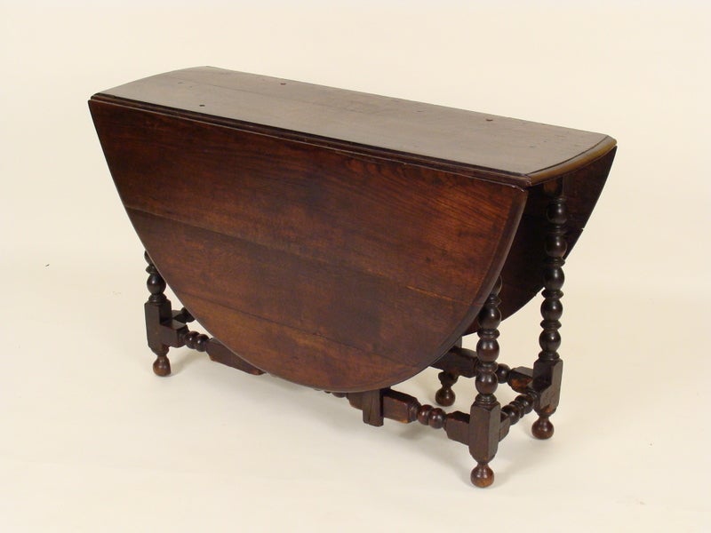 English oak gateleg table, late 18th or early 19th century.The depth when opened is 61