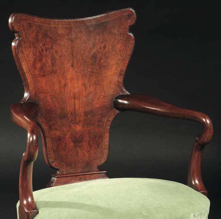 George II Finely Figured Burr Walnut Armchair In Excellent Condition For Sale In New York, NY
