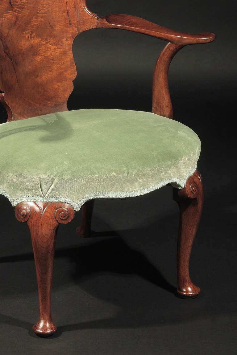 George II Walnut Armchair In Excellent Condition For Sale In New York, NY