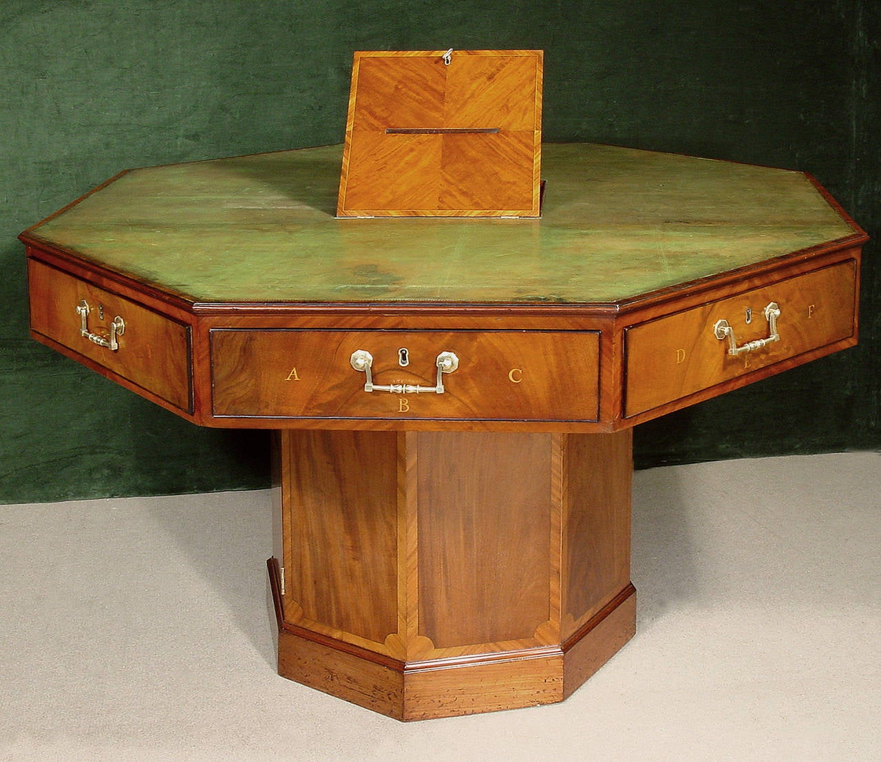George III Mahogany Octagonal Rent Table In Excellent Condition For Sale In New York, NY