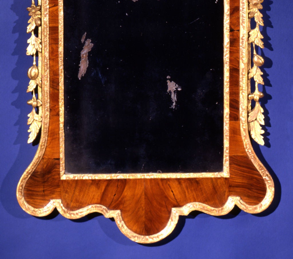 George II Walnut and Parcel Gilt Mirror of Elegant Proportions In Excellent Condition For Sale In New York, NY