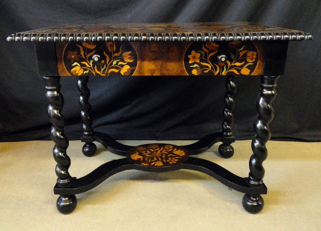 William and Mary Marquetry and Ebonized Walnut Center Table In Good Condition For Sale In New York, NY
