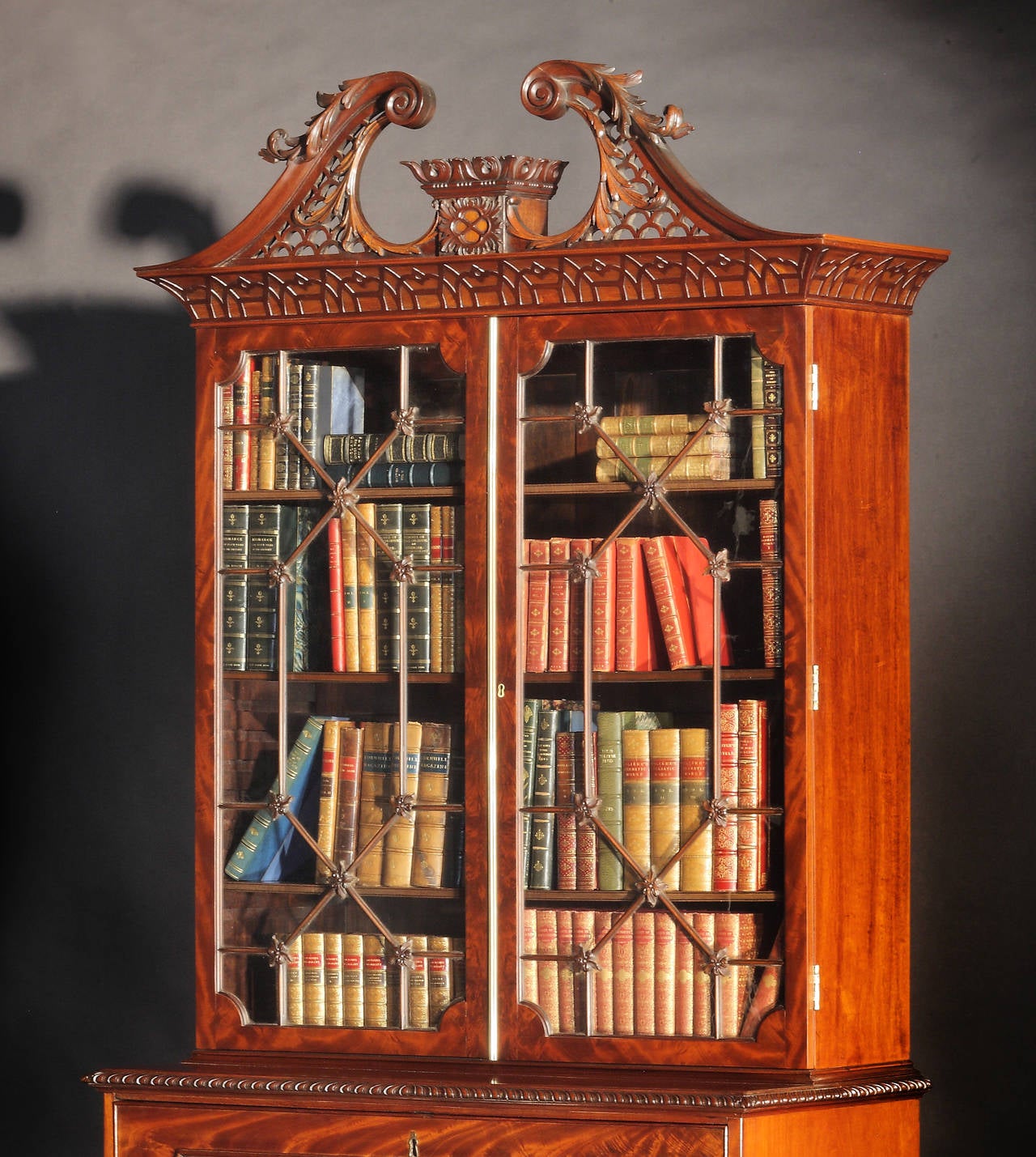 A George III Mahogany Secretaire Bookcase In Excellent Condition In New York, NY