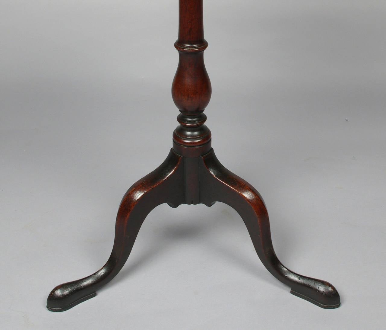 George III Mahogany Wine Table In Excellent Condition In St. Louis, MO