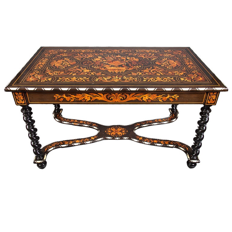 Table hollandaise en marqueterie avec incrustations, début du XIXe siècle, offerte par Naga Antiques