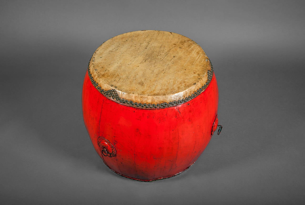 Red Lacquer Drum In Excellent Condition For Sale In Hudson, NY