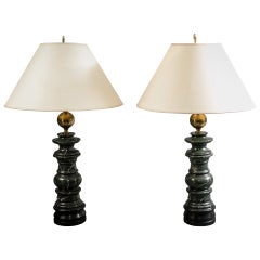 Coppia di lampade in stile neoclassico dipinte in legno di tornio e marmo finto