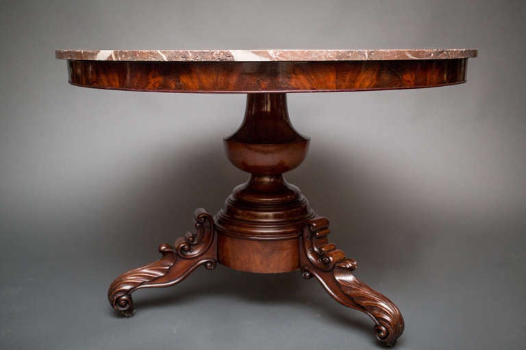Mesa con tablero de mármol Louis Philippe Center Hall Francés en venta
