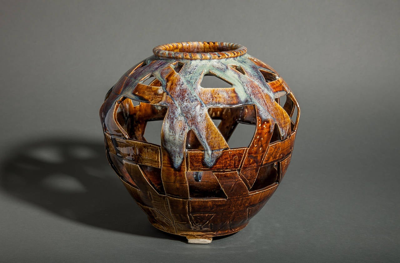 Japanese ceramic flower vase in basket weave form
Signed on vase and storage box: Kuraku.
