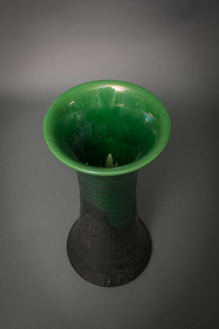 Milieu du XXe siècle Vase japonais inhabituel Awaji Ware en vente