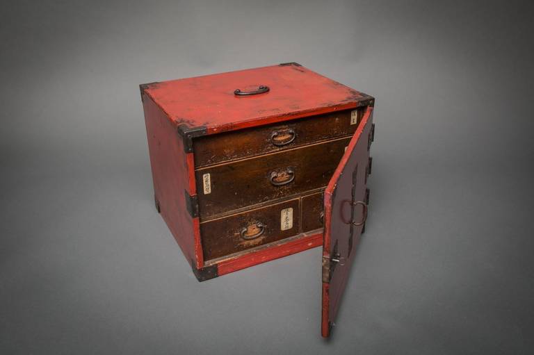 Red Lacquer Ship's Tansu or Chest In Excellent Condition In Hudson, NY