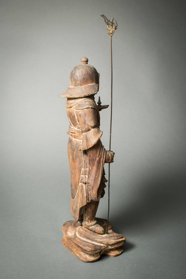 Frühe japanische Hinoki-Holz-Skulptur des Bishamon (Japanisch) im Angebot