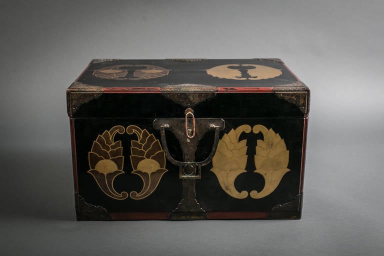 japanese lacquer box worn with kimono