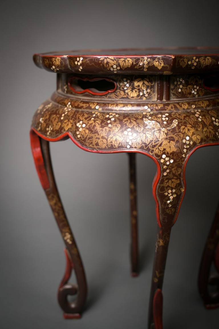 Japanese Urushi Lacquer Stand In Excellent Condition In Hudson, NY
