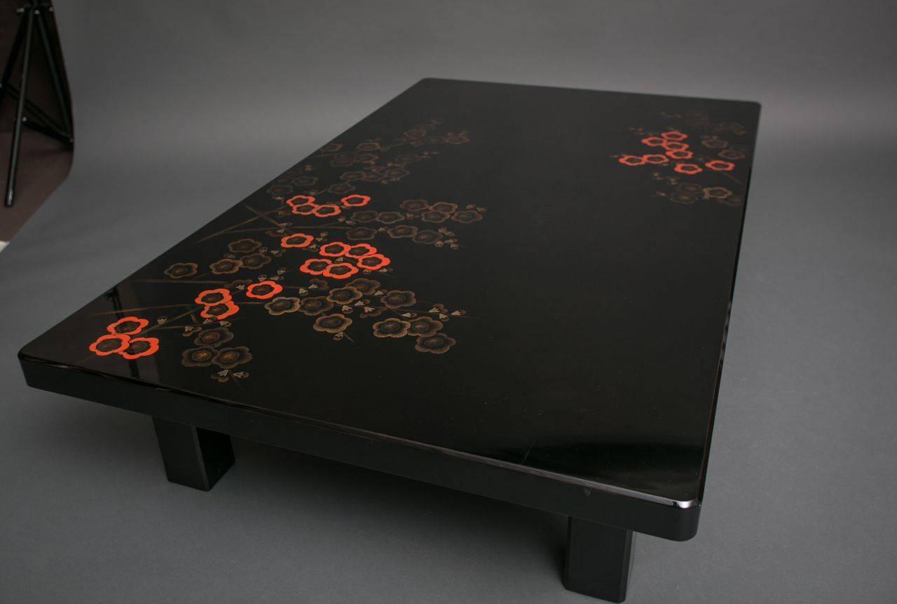 Japanese Wakasa Lacquer Table In Excellent Condition For Sale In Hudson, NY