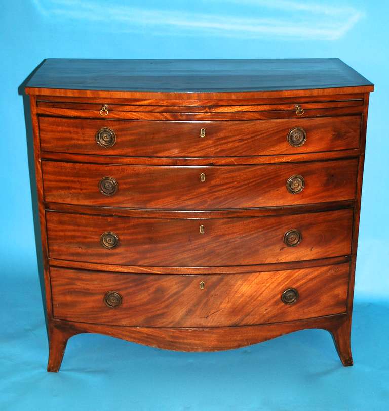 A very good quality Hepplewhite period mahogany chest, the shaped top above a conforming case with 4 graduated drawers and a dressing slide, supported on French feet. Lovely figure and color.