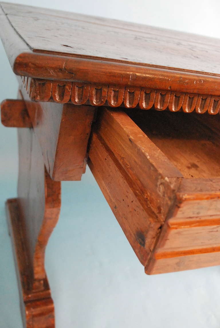 Italian Renaissance Walnut Table with Drawers 1