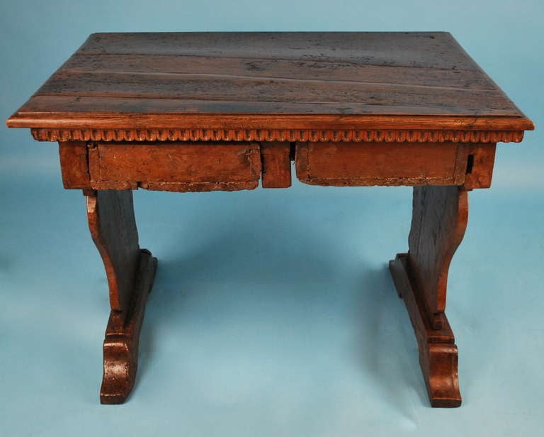 Italian Renaissance Walnut Table with Drawers In Good Condition In San Francisco, CA