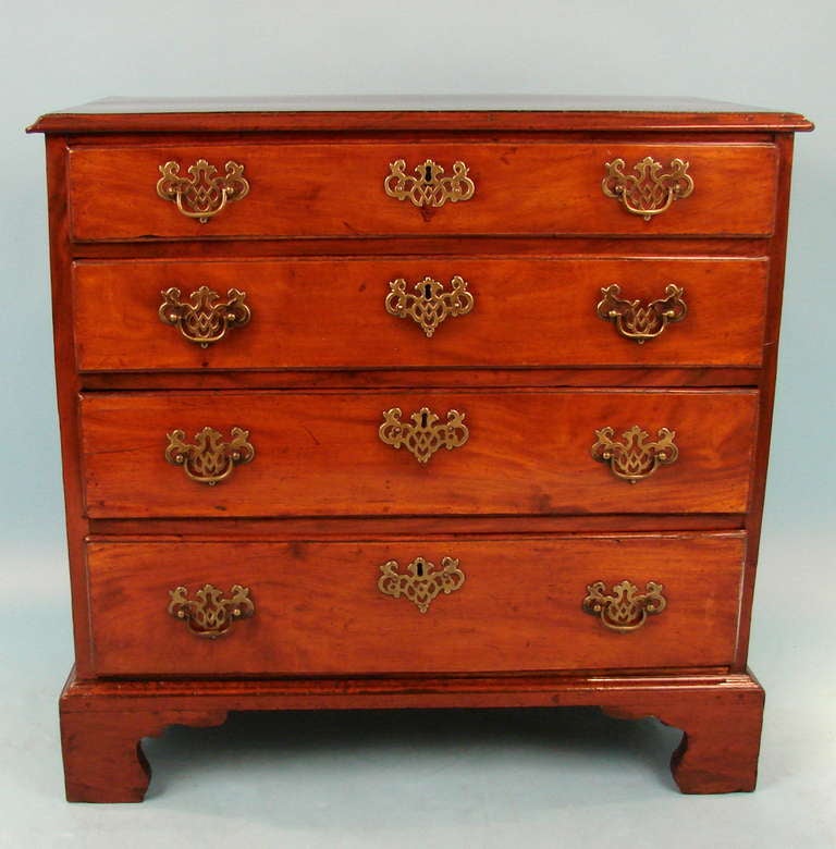 Georgian Mahogany 4 Drawer Bachelors Chest